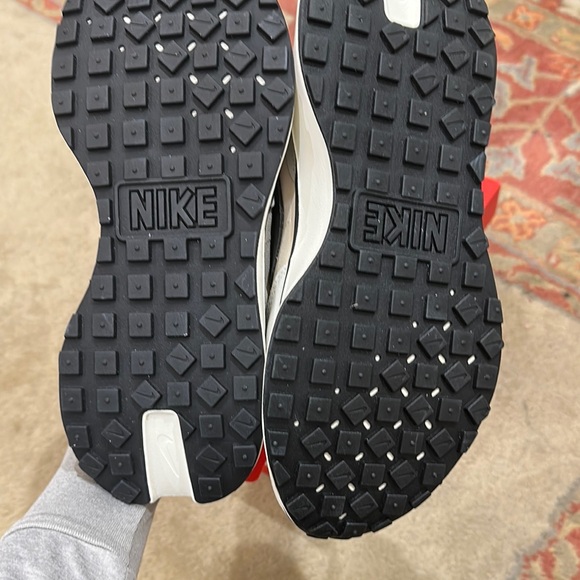 Nike Cream and Black Athletic Shoes - Picture 3 of 6